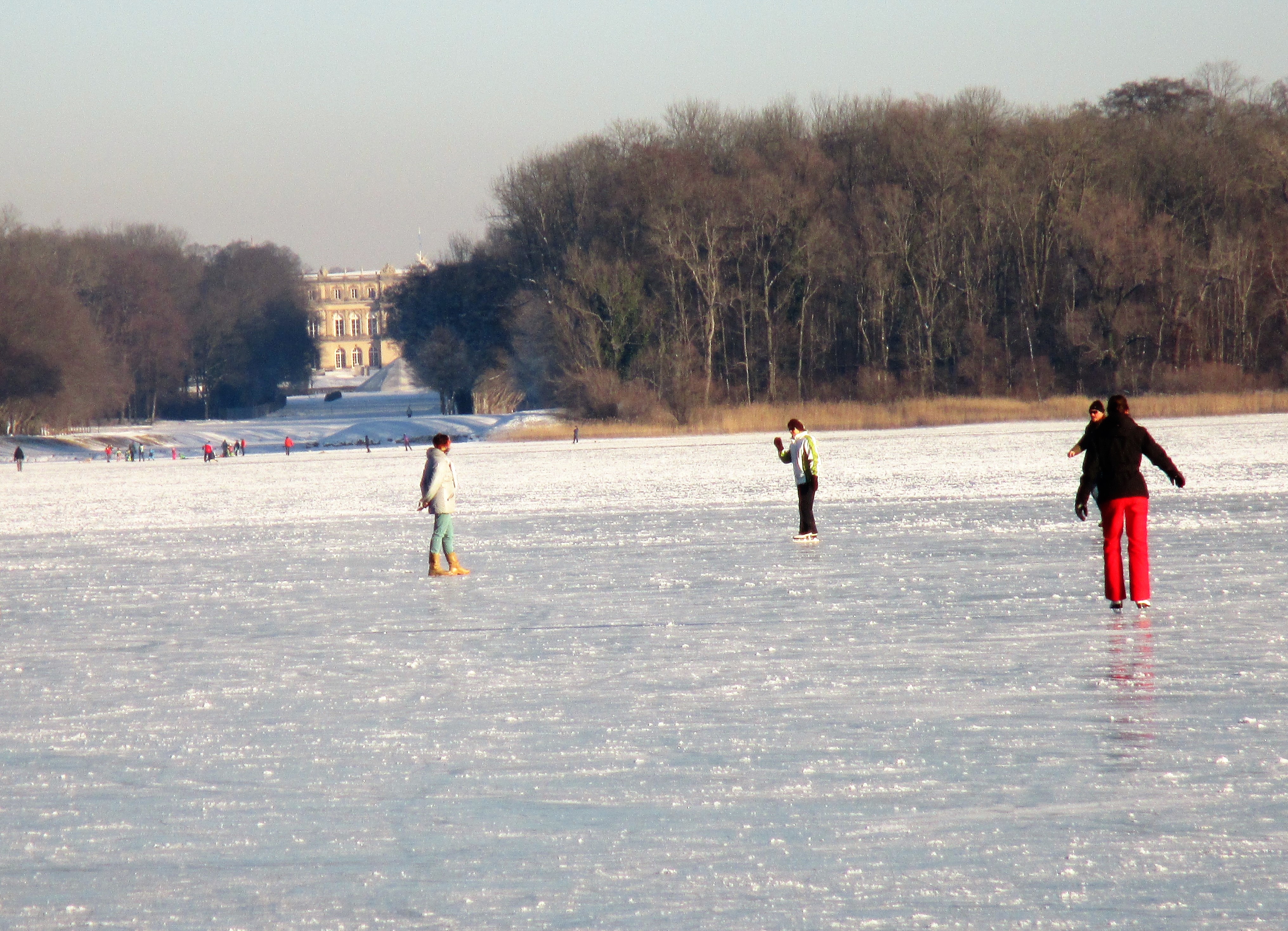 auf_dem_eis_mit_schloss.jpg